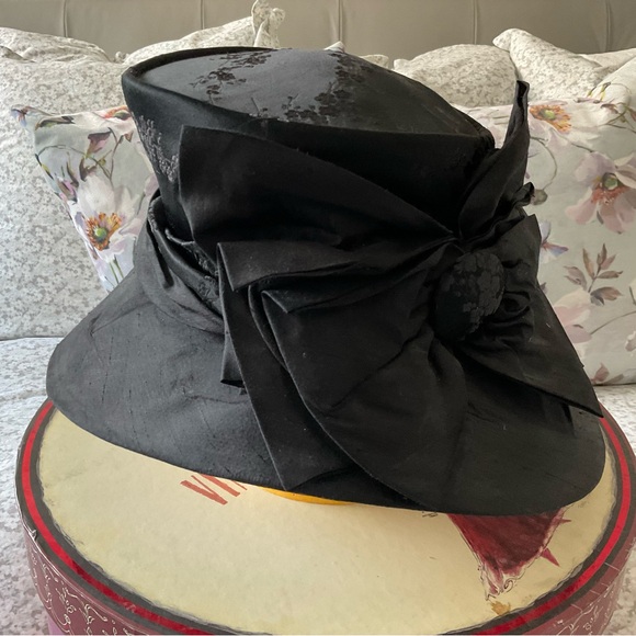 Ladies Formal Black Silk Hat - Picture 1 of 4